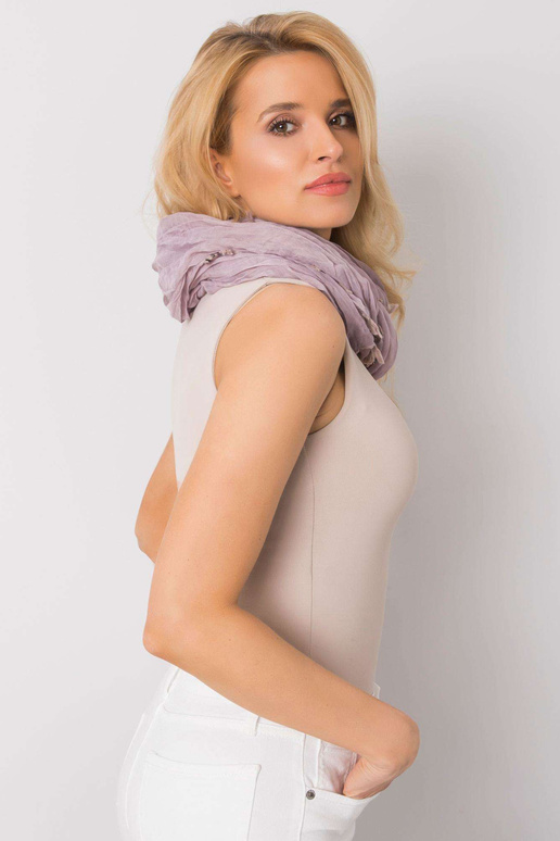 Šviesiai violetinė skara su kutais