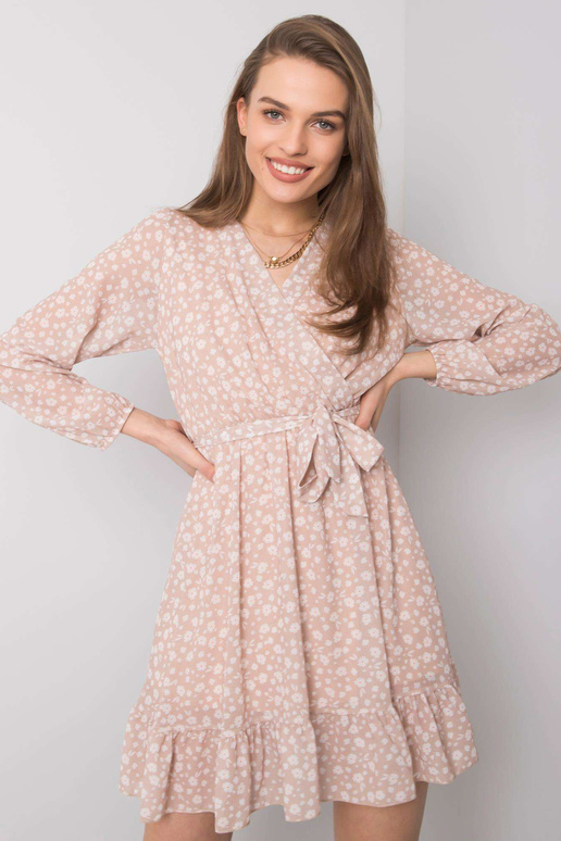 Smėlio spalvos suknelė su raukiniais... Smėlio spalvos suknelė su raukiniais...