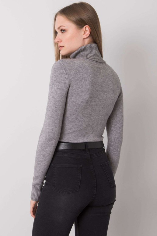 Pilkas džemperis su kaklu Pilkas džemperis su kaklu