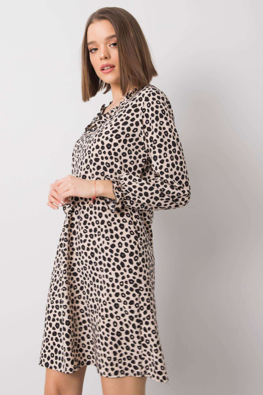 Šviesiai smėlio spalvos suknelė...