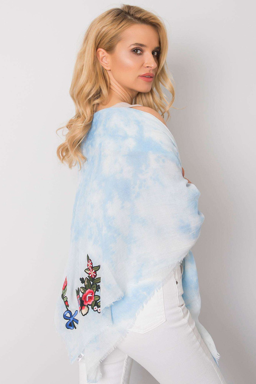 Šviesiai mėlynas pledas su juostelėmis