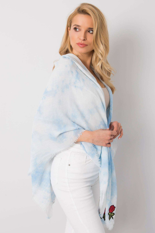 Šviesiai mėlynas pledas su juostelėmis