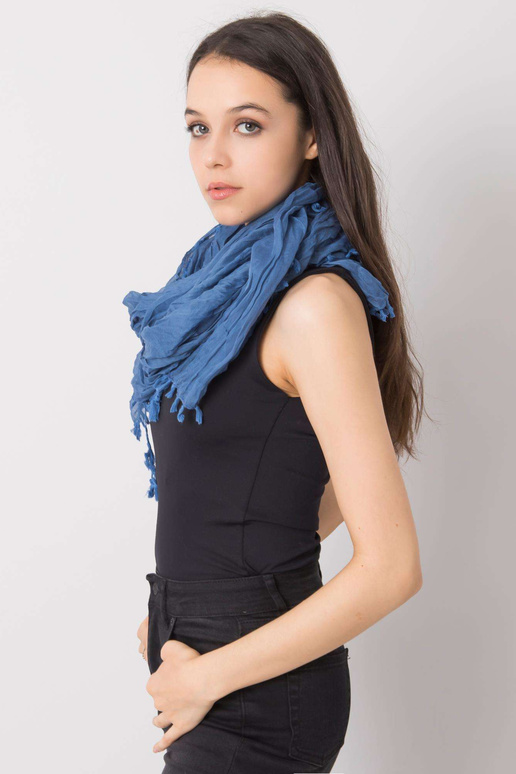 Tamsiai mėlynas šalikas su kutais