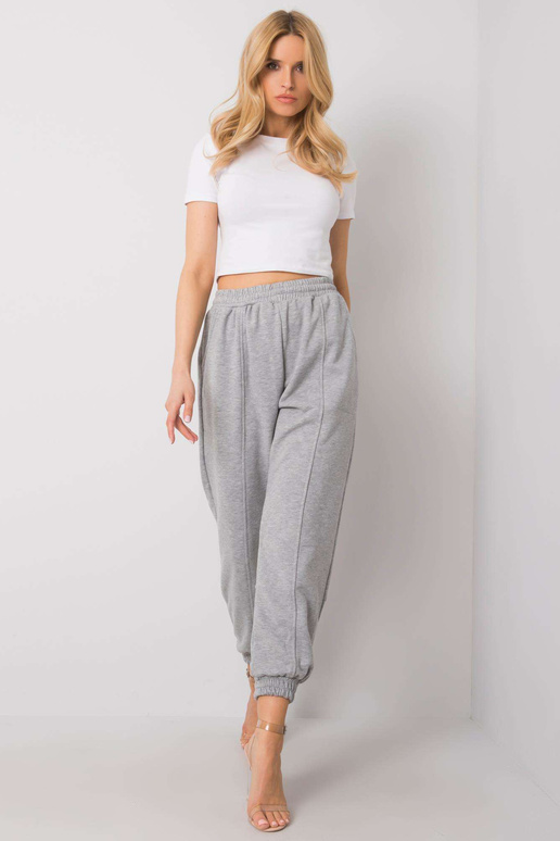 Pilkos sportinės kelnės birželio mėn