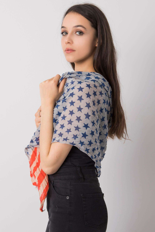 Mėlyna ir raudona skara su raštu