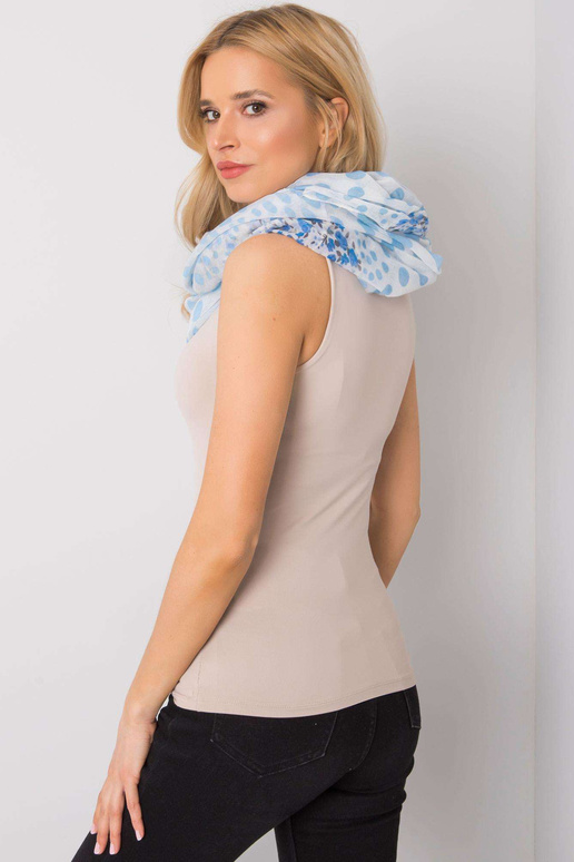 Baltas ir mėlynas kaminas su raštais