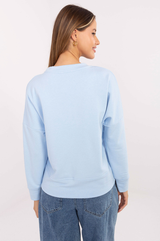 Šviesiai mėlynas megztinis su raštu...