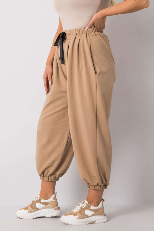 Smėlio spalvos plius dydžio sportinės...