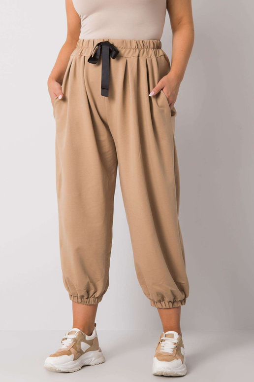 Smėlio spalvos plius dydžio sportinės...