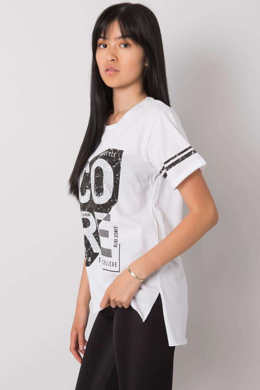 Balti marškinėliai su gintaro raštu Balti marškinėliai su gintaro raštu