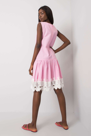 Šviesiai rožinė suknelė su...