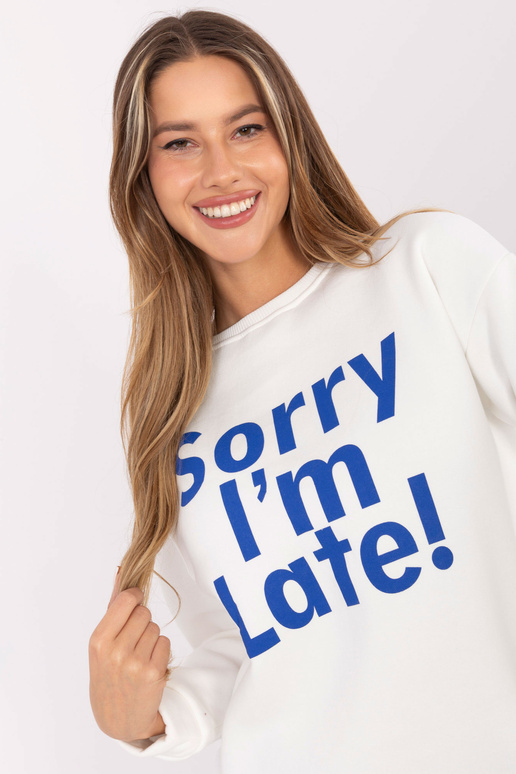 Ecru-mėlynas megztinis su Kailee užrašu