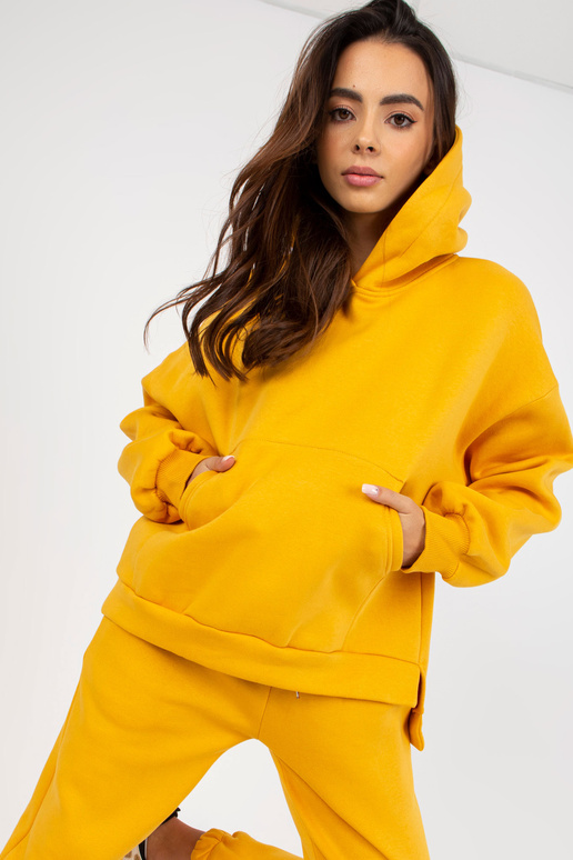 Janessa Mustard sportinio kostiumo...