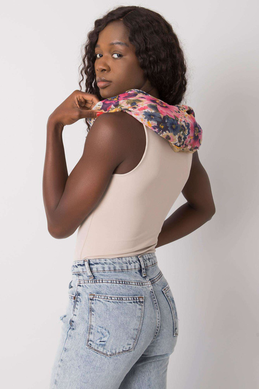 Smėlio ir tamsiai mėlynos spalvos...