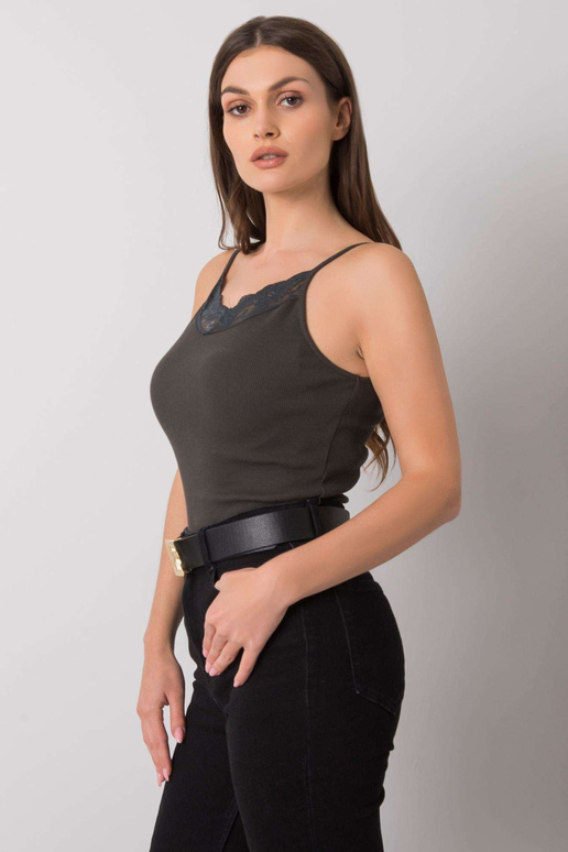 Armine tamsiai chaki spalvos...