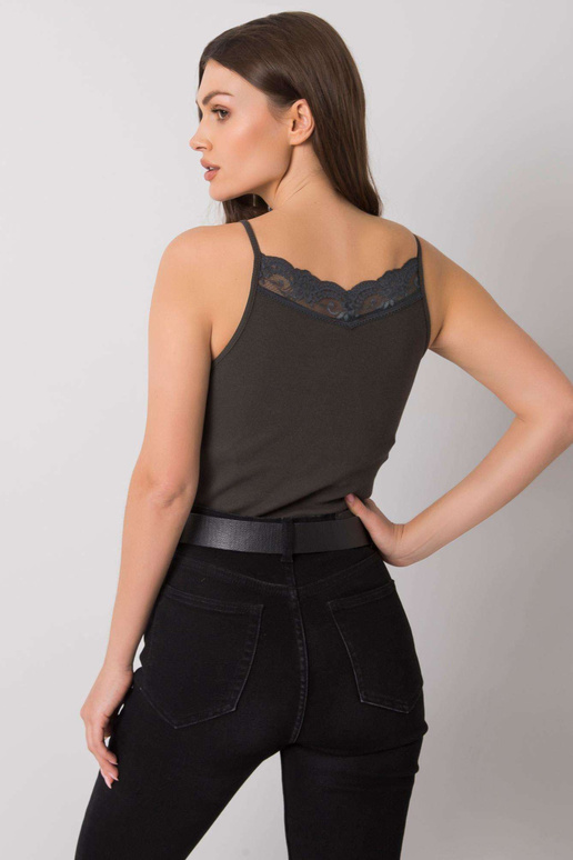 Armine tamsiai chaki spalvos...