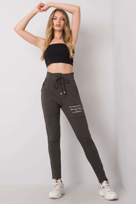 Jennifer tamsios chaki spalvos...