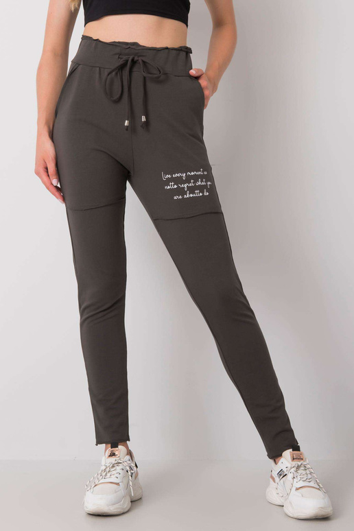 Jennifer tamsios chaki spalvos...