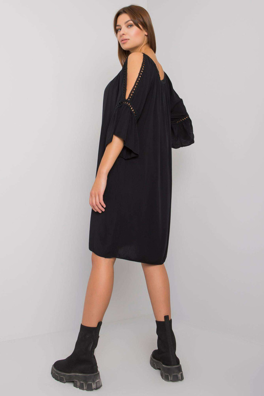 Juoda suknelė su iškirptėmis Marielle...