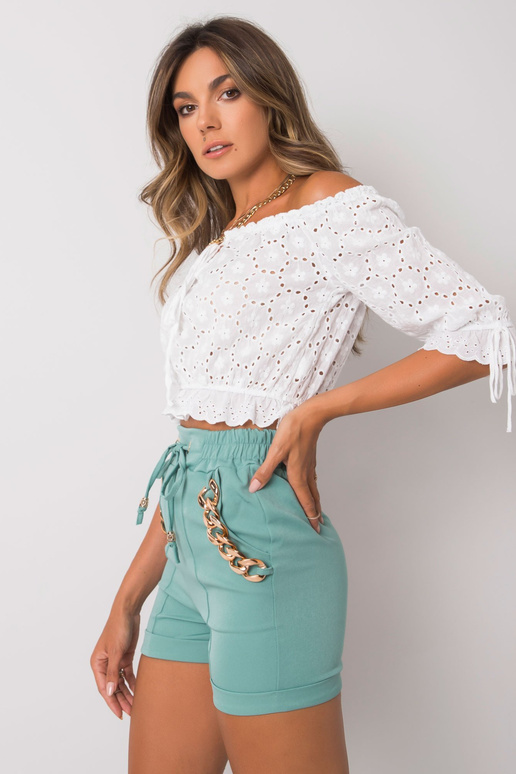 Turkio spalvos šortai su grandinėlėmis