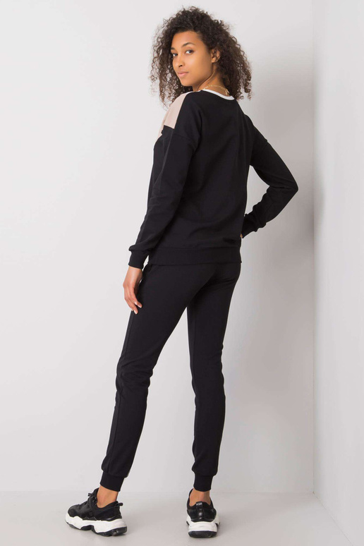 Tamsiai smėlio ir juodos spalvos...