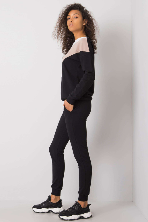 Tamsiai smėlio ir juodos spalvos...