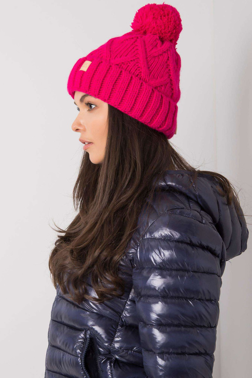 Rožinė žieminė kepurė su pomponu