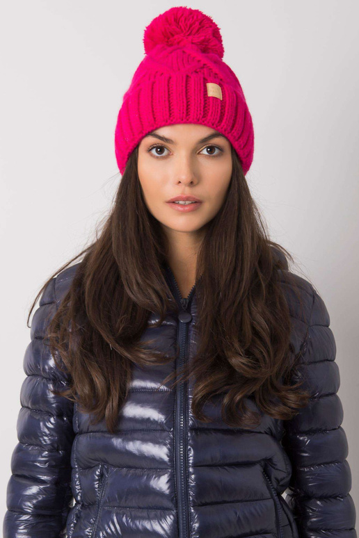 Rožinė žieminė kepurė su pomponu