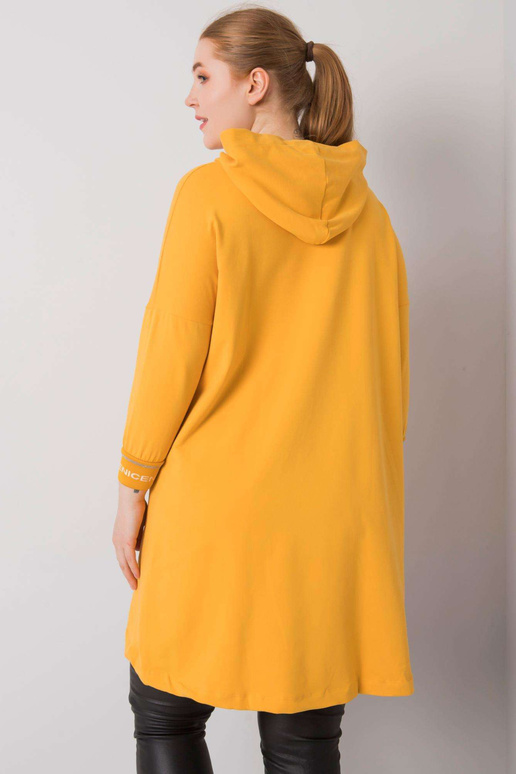 Tamsiai geltonas gobtuvas su balta...