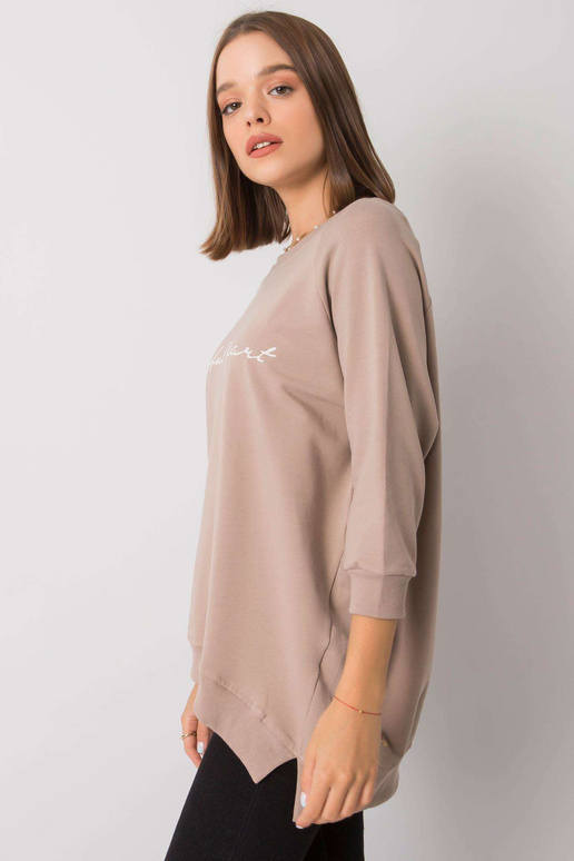 Tamsiai smėlio spalvos megztinis...