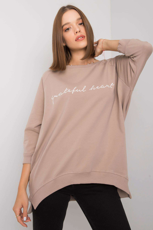 Tamsiai smėlio spalvos megztinis...