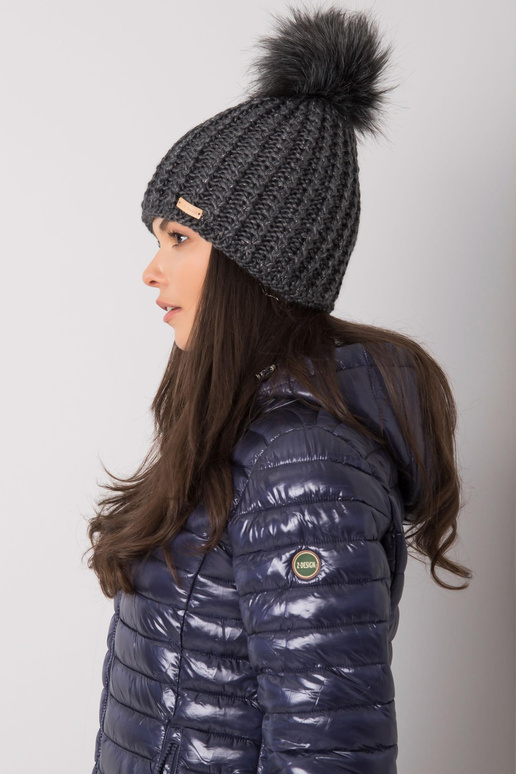 Tamsiai pilka moteriška žieminė kepurė