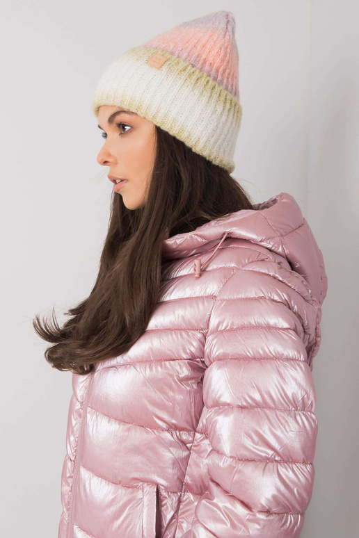 Žalia ir persikinė beanie ombre