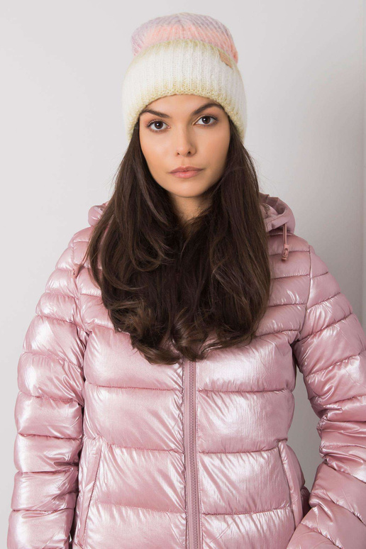 Žalia ir persikinė beanie ombre