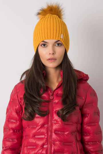 Tamsiai geltona izoliuota...