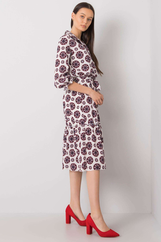 Balta ir raudona suknelė su raštais...