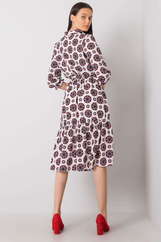 Balta ir raudona suknelė su raštais...