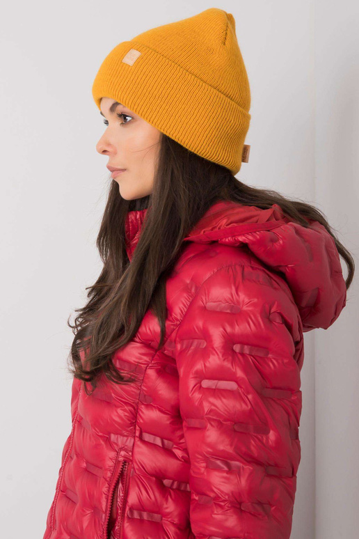 Tamsiai geltona snapukė, moteriška