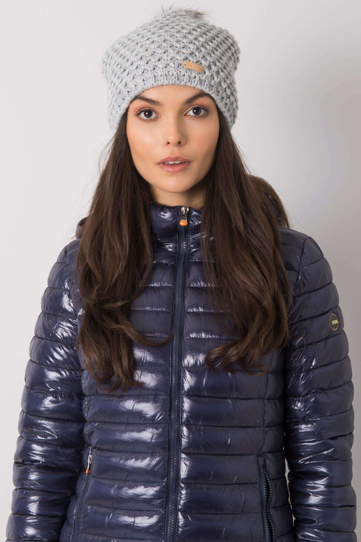 Pilka žieminė kepurė su pomponu