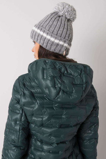 Pilka kepurė su pomponu