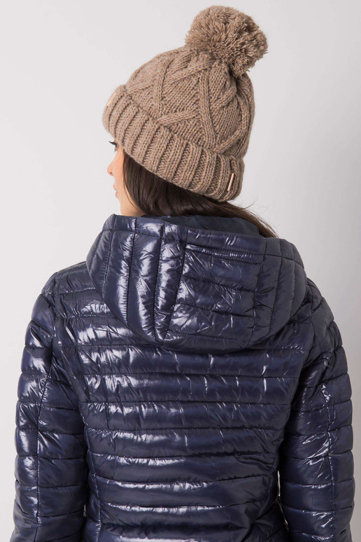 Tamsiai smėlio spalvos žieminė kepurė...