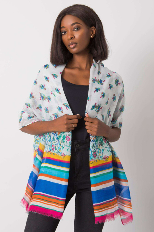 Baltas viskozės pledas su raštais