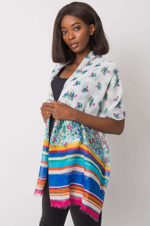 Baltas viskozės pledas su raštais