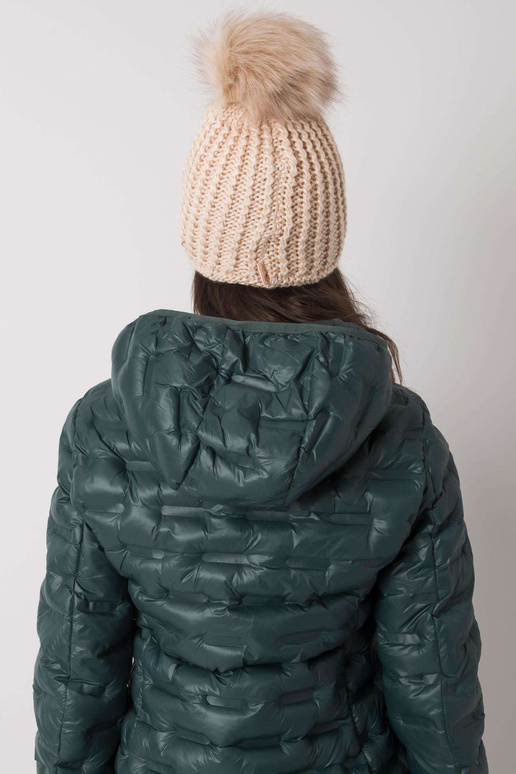 Smėlio spalvos moteriška žieminė kepurė