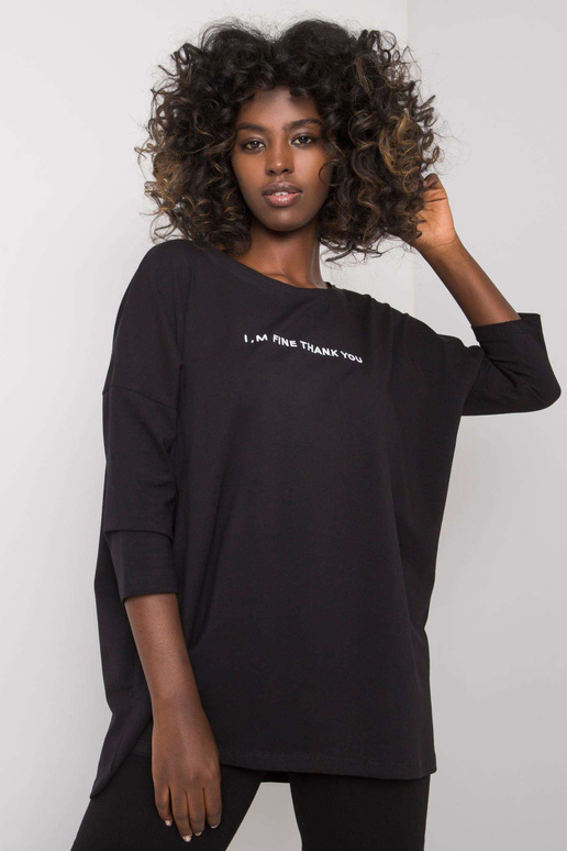 Juoda palaidinė su Kaylyn užrašu