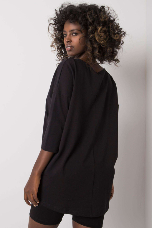 Juoda palaidinė su Kaylyn užrašu