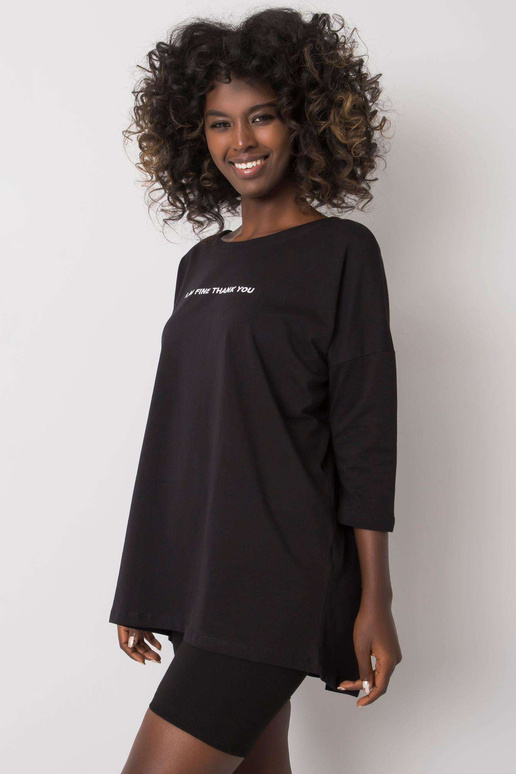 Juoda palaidinė su Kaylyn užrašu