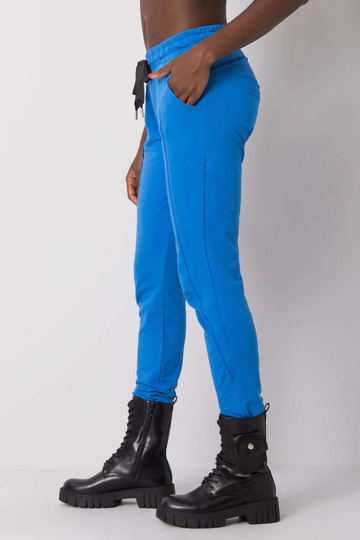 Tamsiai mėlynos Hadley...