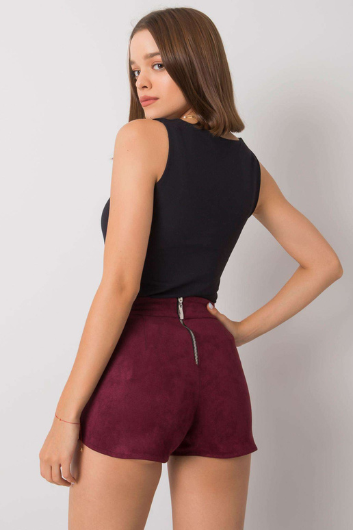 Bordo spalvos šortai su sagomis...