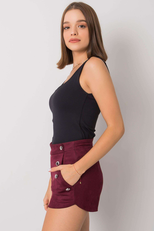 Bordo spalvos šortai su sagomis...